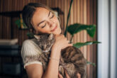 iStock-1576433879_Frau_Katze.jpg