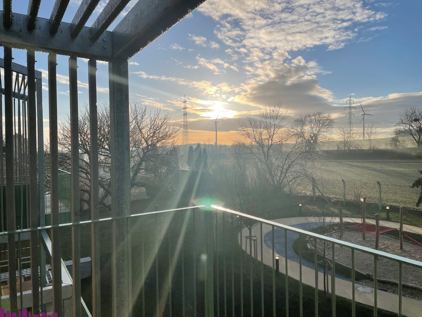 Blick vom Balkon ins Grüne