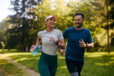 iStock-2153823097_Paar_joggt.jpg