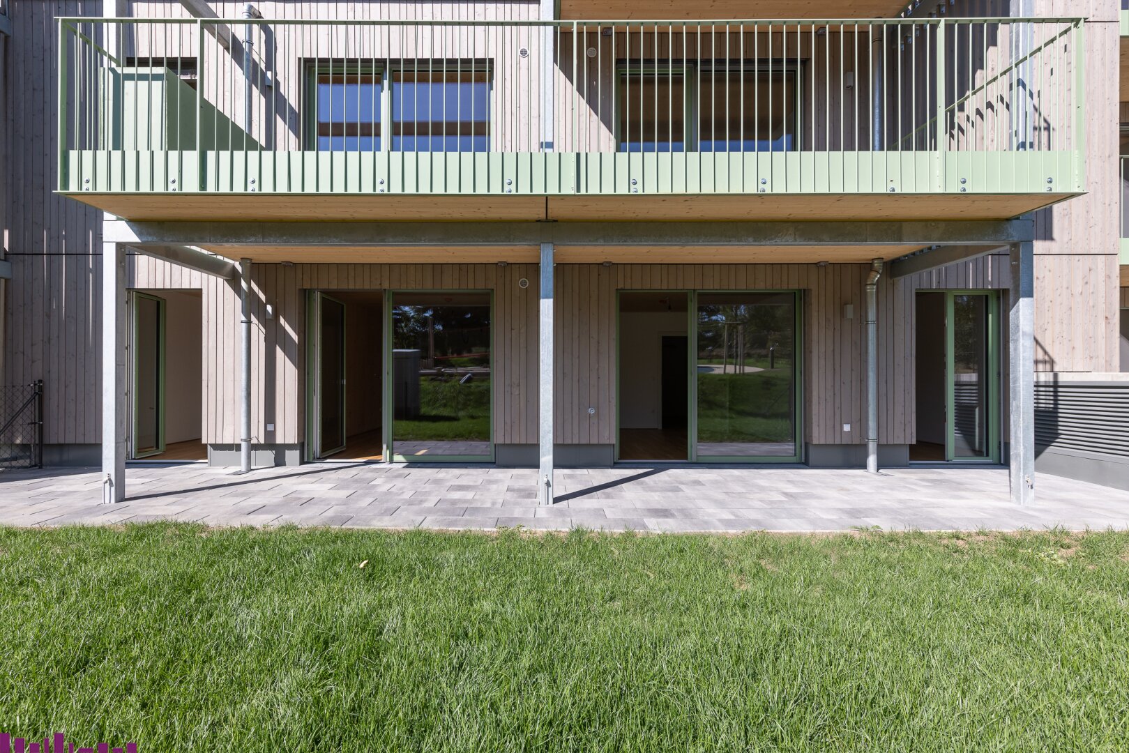 Balkon einer Eigentumswohnung im EG mit Garten